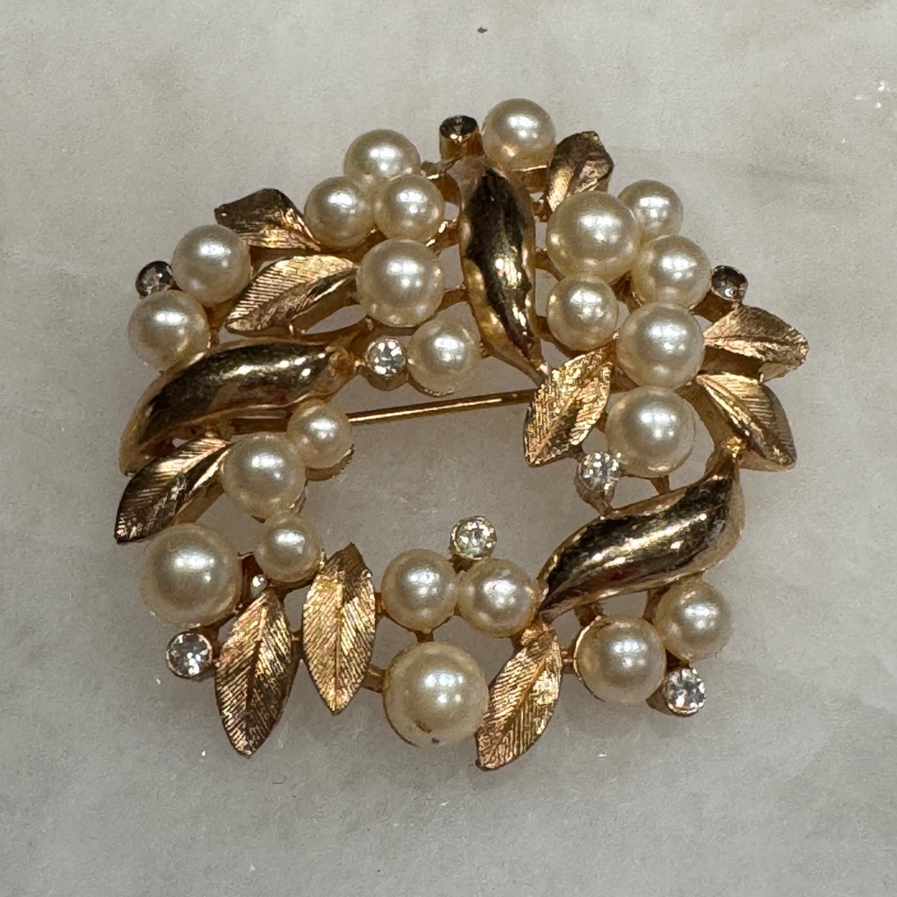 Vintage Trifari Gold and Cream Circular Brooch with Pearls